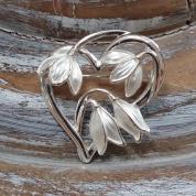  Brooch - heart with Snowdrops (silvery, white)